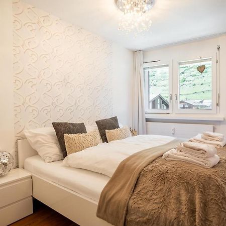 Stylish Home With Matterhorn View In The Center 체르마트 외부 사진